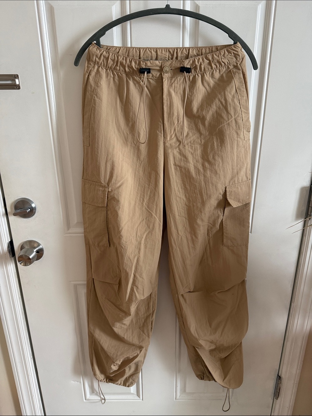 Women's Cargo parachute pants in Khaki